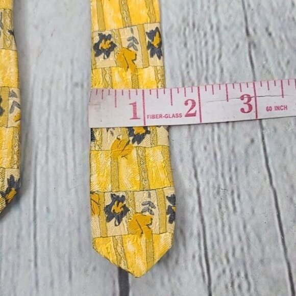 Vintage Geoffrey Beene Yellow Floral Silk Tie - Picture 9 of 11